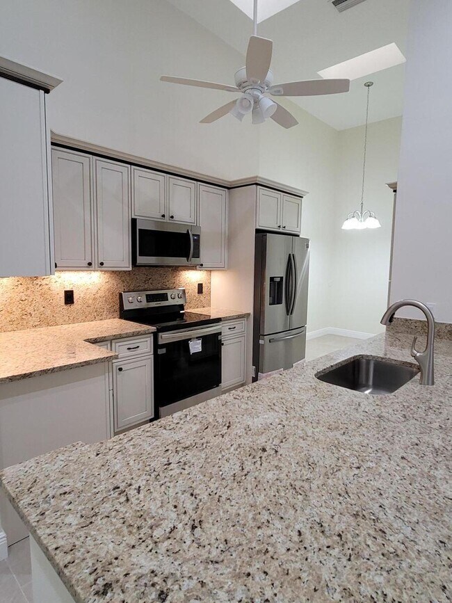 Building Photo - 11000 Ladera Ln