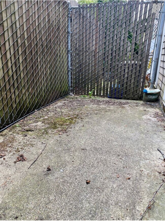 Building Photo - **FREE FIRST MONTH'S RENT** Montavilla 2 Bedroom Main Floor Apartment w/ A/C and Off Street Parki...
