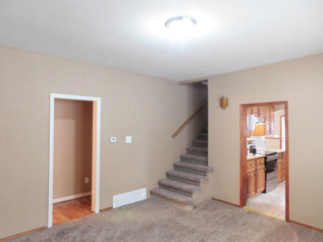 Building Photo - 4 Bedroom Home in El Dorado minutes from Down Town!