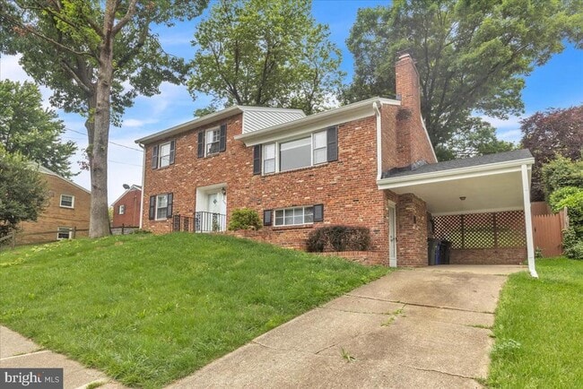 Building Photo - 664 S Greenbrier St