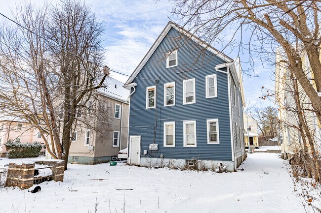 Building Photo - 292 Reynolds St