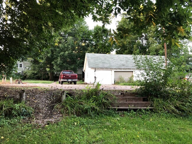 Building Photo - 1020 E Jefferson St