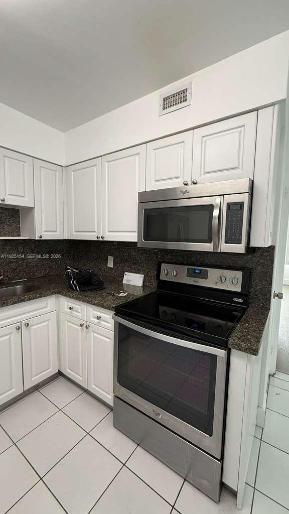 Building Photo - 5161 Collins Ave