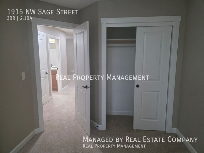 Building Photo - 1915 NW Sage St