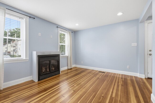 Building Photo - 98 Grove St