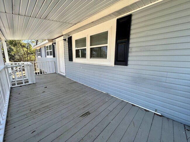 Building Photo - 723 Wren Rd