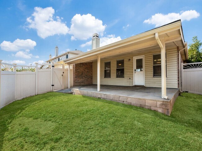 Building Photo - 725 Lovern St