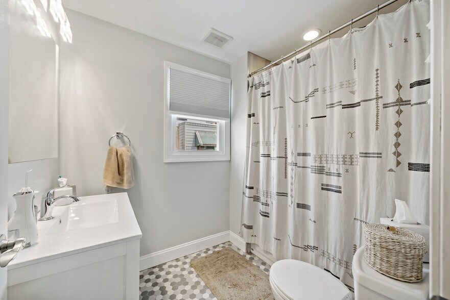 Building Photo - 1225 Tree St