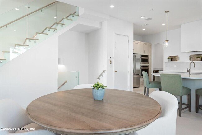 Building Photo - 114 12th Ave S