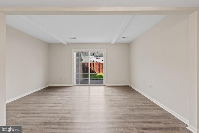 Building Photo - 7604 Somerset Ln