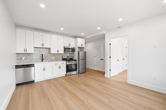 Building Photo - 337 Johnston Ave