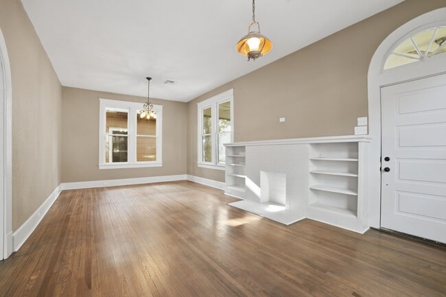 Building Photo - 415 Boulevard St