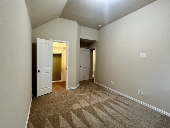 Building Photo - 2104 Indigo Dr