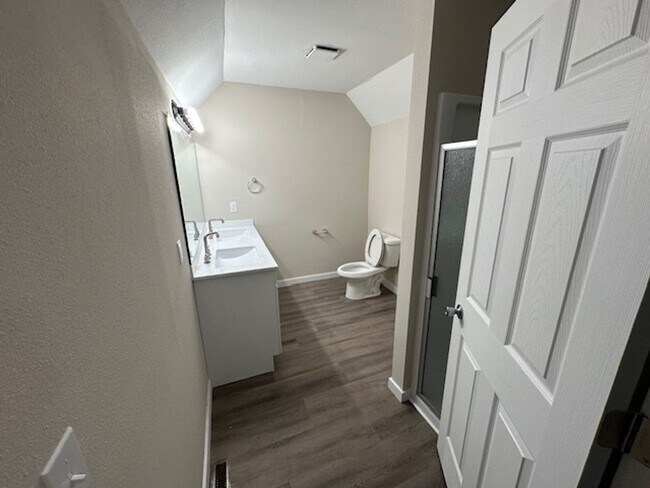 Building Photo - 5 Bed 3 Bath Springfield, MO