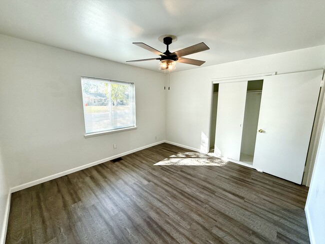 Master Bedroom - 2726 S Glencoe St