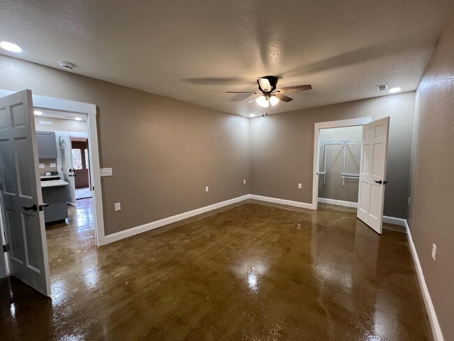 Building Photo - Lower 2BR unit