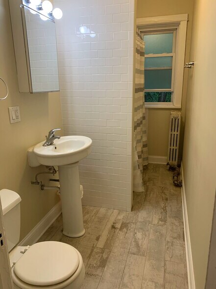 Building Photo - 3648 N Hoyne Ave