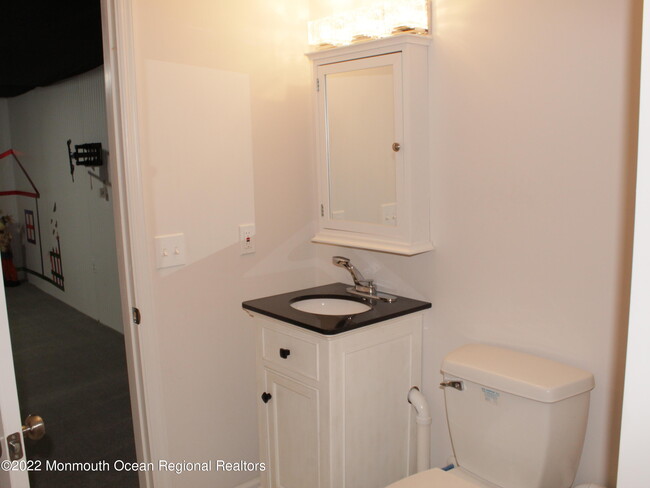 Building Photo - 5002 Trotters Way