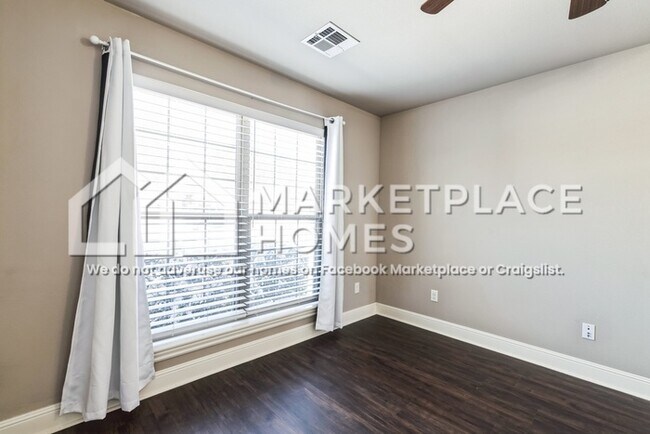 Building Photo - 550 Timber Ridge St