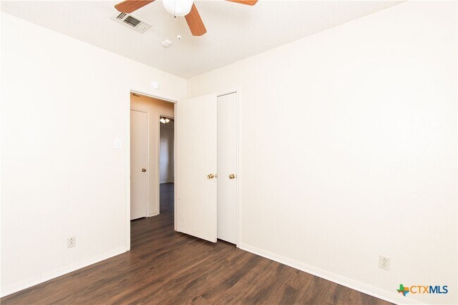Building Photo - 2803 Willow Springs Rd