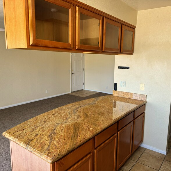 Building Photo - 615 Fredricks Ave