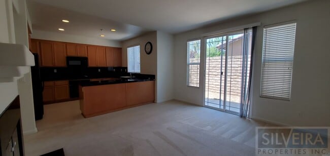 Building Photo - Lovely 2-story townhome located in the La Ventana gated community