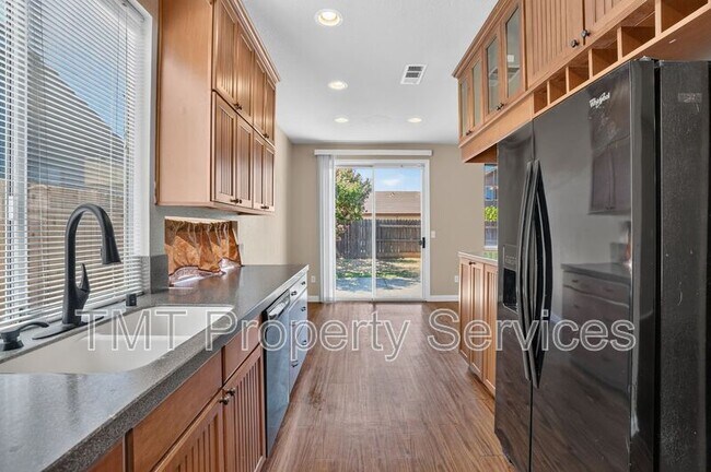 Building Photo - 8874 Mandalay Way