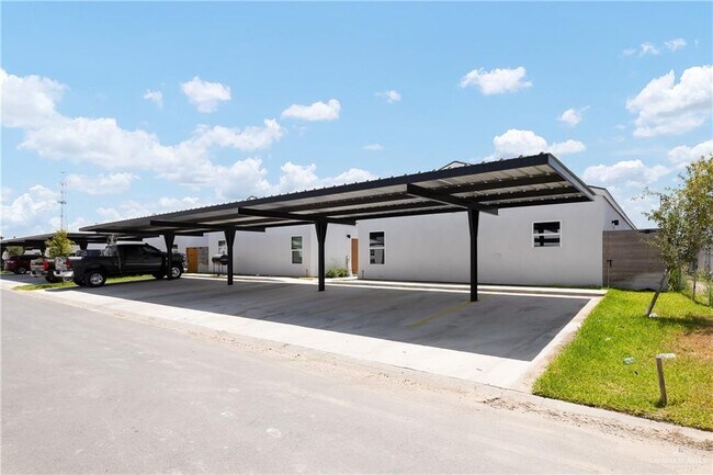 Building Photo - 2700 Mockingbird Rd