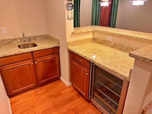 Building Photo - 737 E Charlevoix Ave