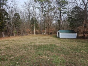Building Photo - Country Living! 1.2 Acres! 3 bed 2 Baths