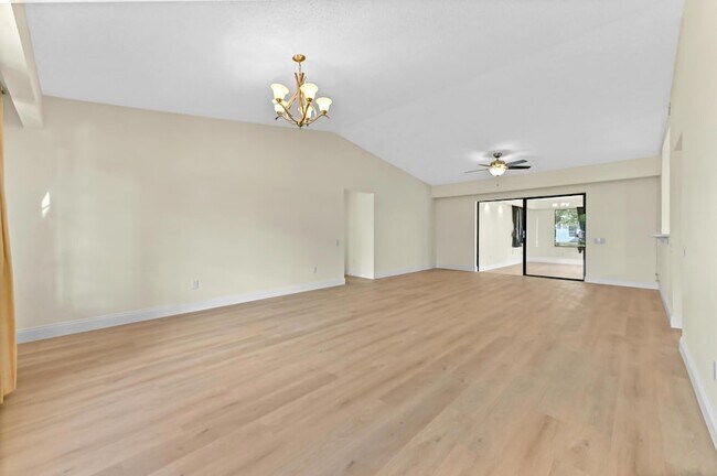 Building Photo - 571 SE Anchor Ln