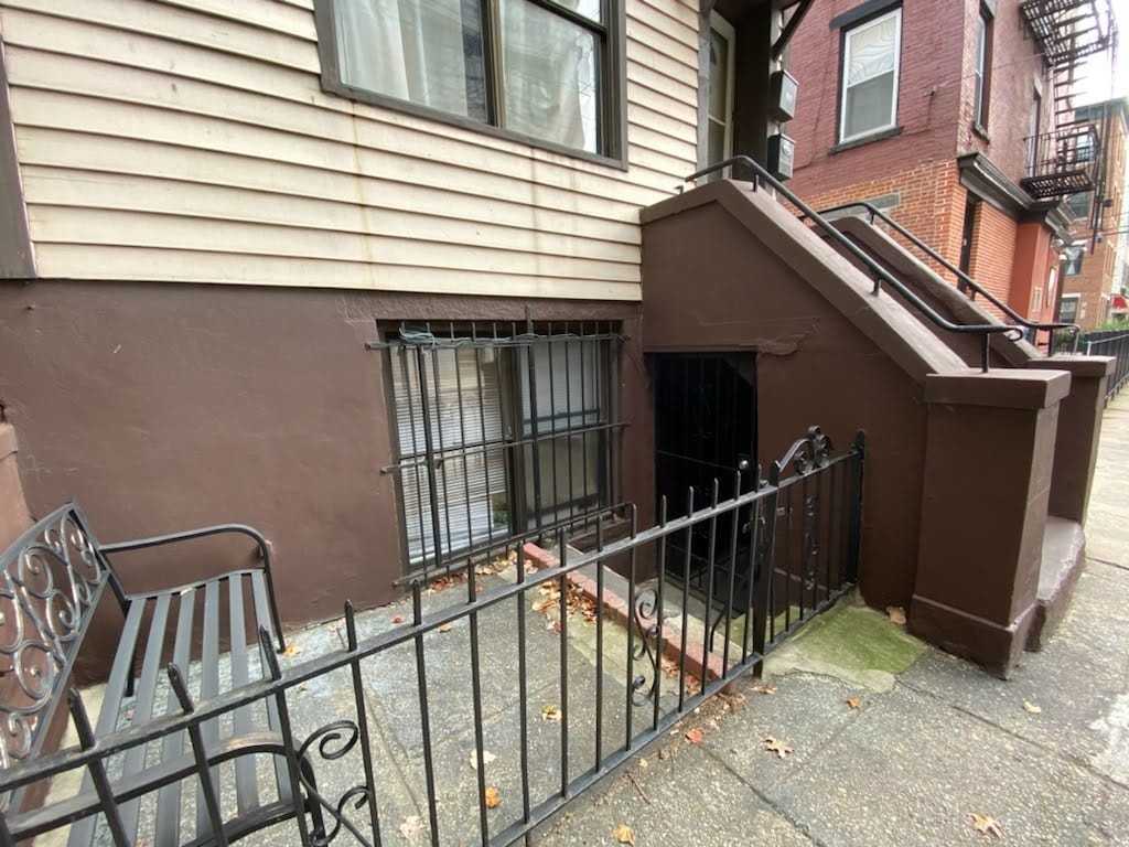 Building Photo - 128 Coles St