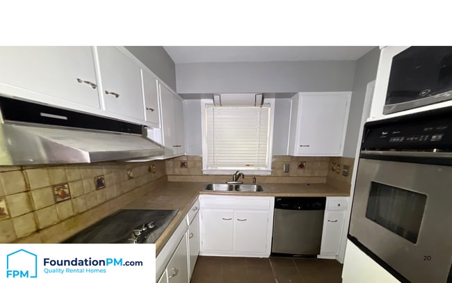 Building Photo - 2064 Wellons Ave