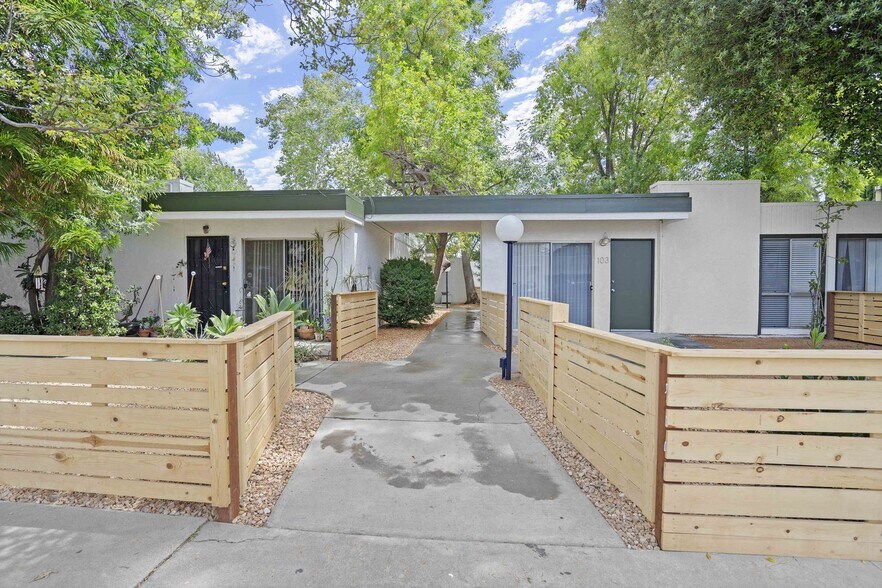 Building Photo - Individual Bungalows: All 1 bedroom/ 1 bath units all with LARGE PRIVATE YARDS.