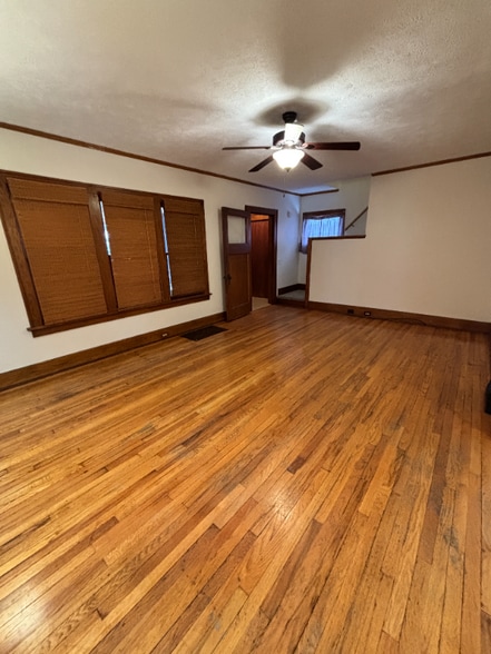 Building Photo - 1321 Lay Blvd