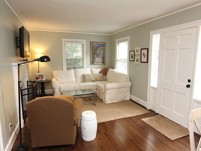 Building Photo - Adorable, Renovated Bungalow with Huge Yar...