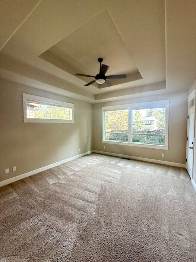Building Photo - Luxury Home in Stonegate with Community Pool!