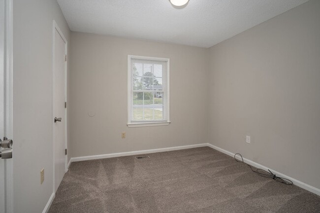 Building Photo - 1724 Vernon Rd