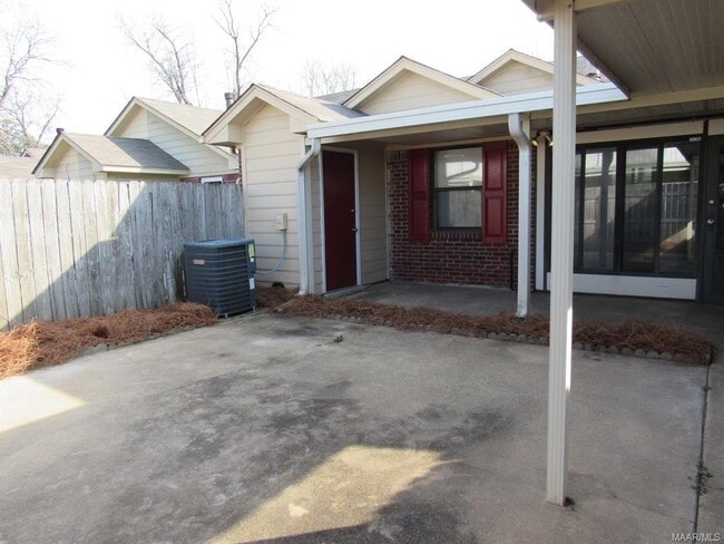 Building Photo - 6269 Bell Gables