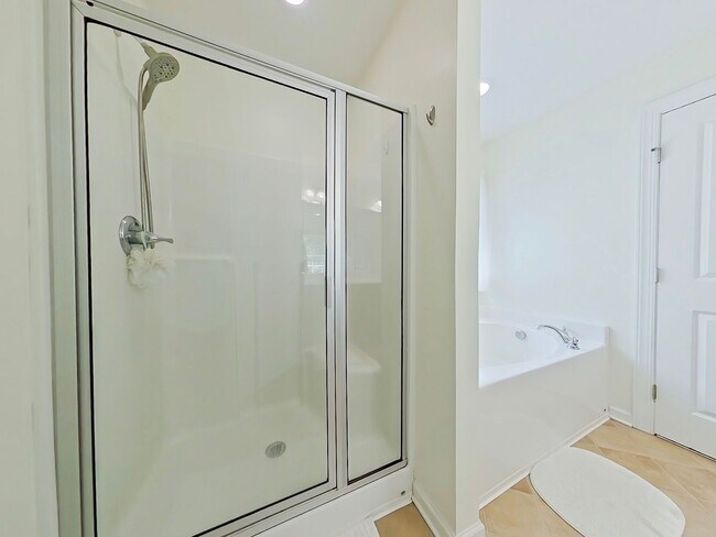 Building Photo - Beautiful 4 Bedroom home in Canterbury Farms!