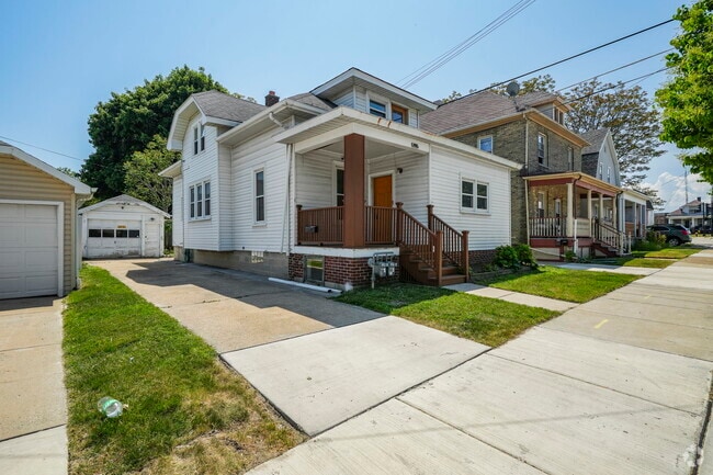 Building Photo - 1411 Goold St