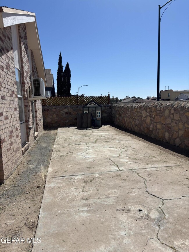Building Photo - 9128 Lacebark Elm Dr
