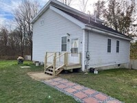 Building Photo - 6 Sycamore Ln