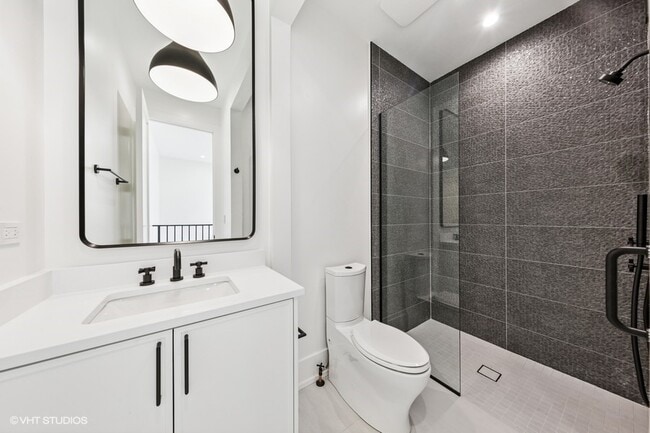 Building Photo - 1844 N Maud Ave