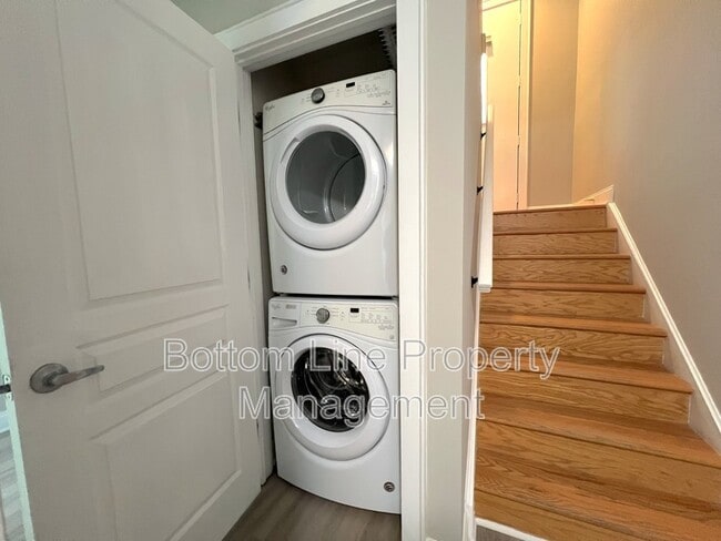 Building Photo - 738 Garden District Dr