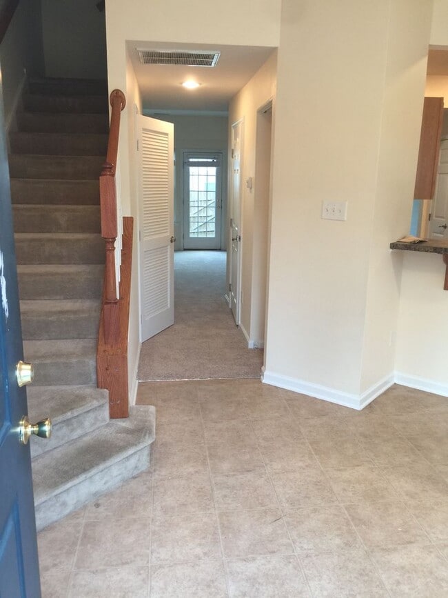 Building Photo - Beautiful Townhouse To Rent in Easter Henrico