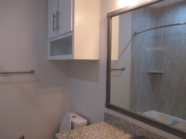 Building Photo - 1209 Elm St