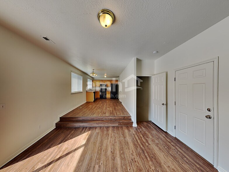 Building Photo - 468 E 1480 N