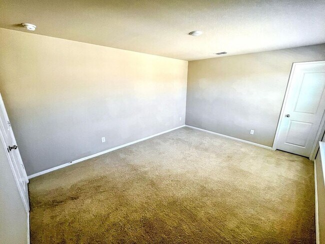 Building Photo - 8729 Heliotrope Ln