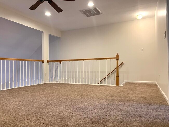 Building Photo - BEAUTIFUL 3 BED/2.5 BATH CONDO, SPACIOUS &...